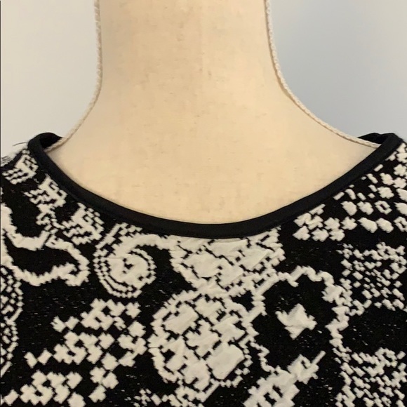 Like new black and white dress - Picture 2 of 4